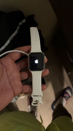 Unlocked Apple Watch SE 3 40 mm GPS+CELLULAR