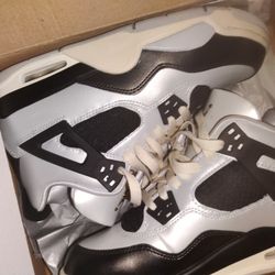 Jordan 4s