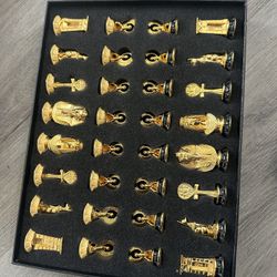 Franklin Mint 24 karat gold plated chest set complete with glass pyramid top