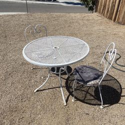 Round Metal Patio Bistro Table With 2 Chairs