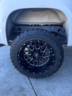 20x12 6x139.7 hostile wheels 305/55/20