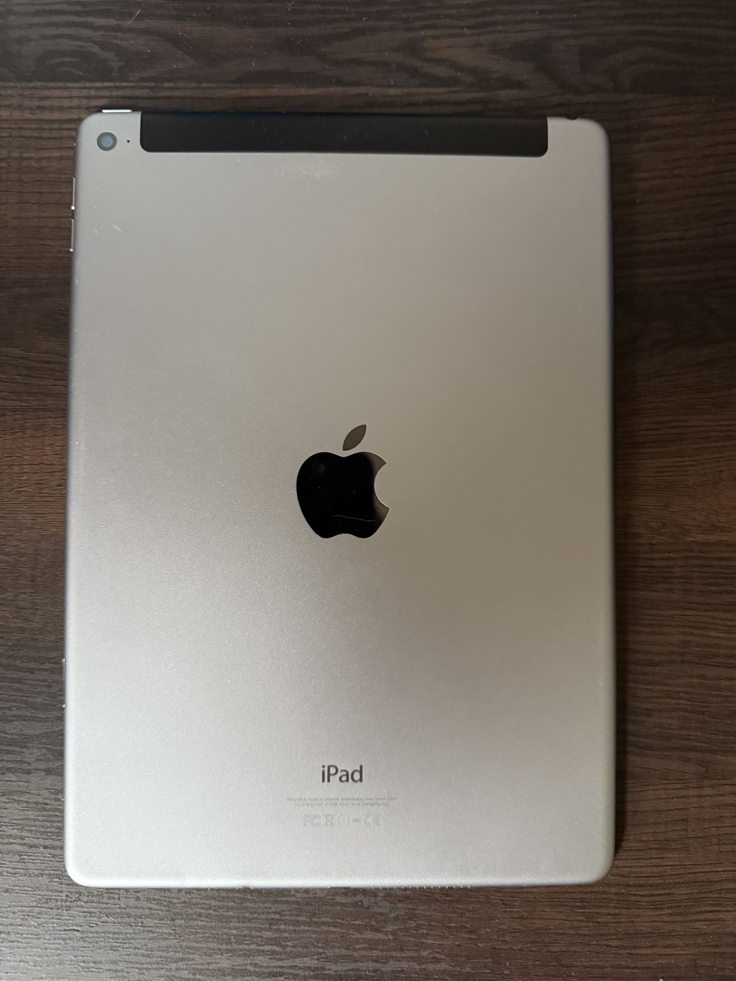 Apple iPad Air 2 (Wi-Fi + Cellular) - Great Condition
