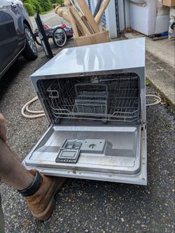 Counter top dishwasher