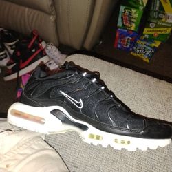 Nike Black Red Forces 