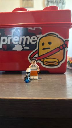 Chell minifig