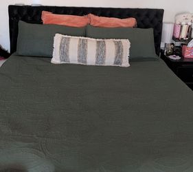 Split adjustable cal King bed frame and mattresses
