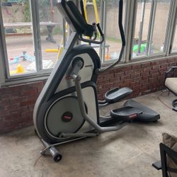 Star Trac Elliptical Machine 