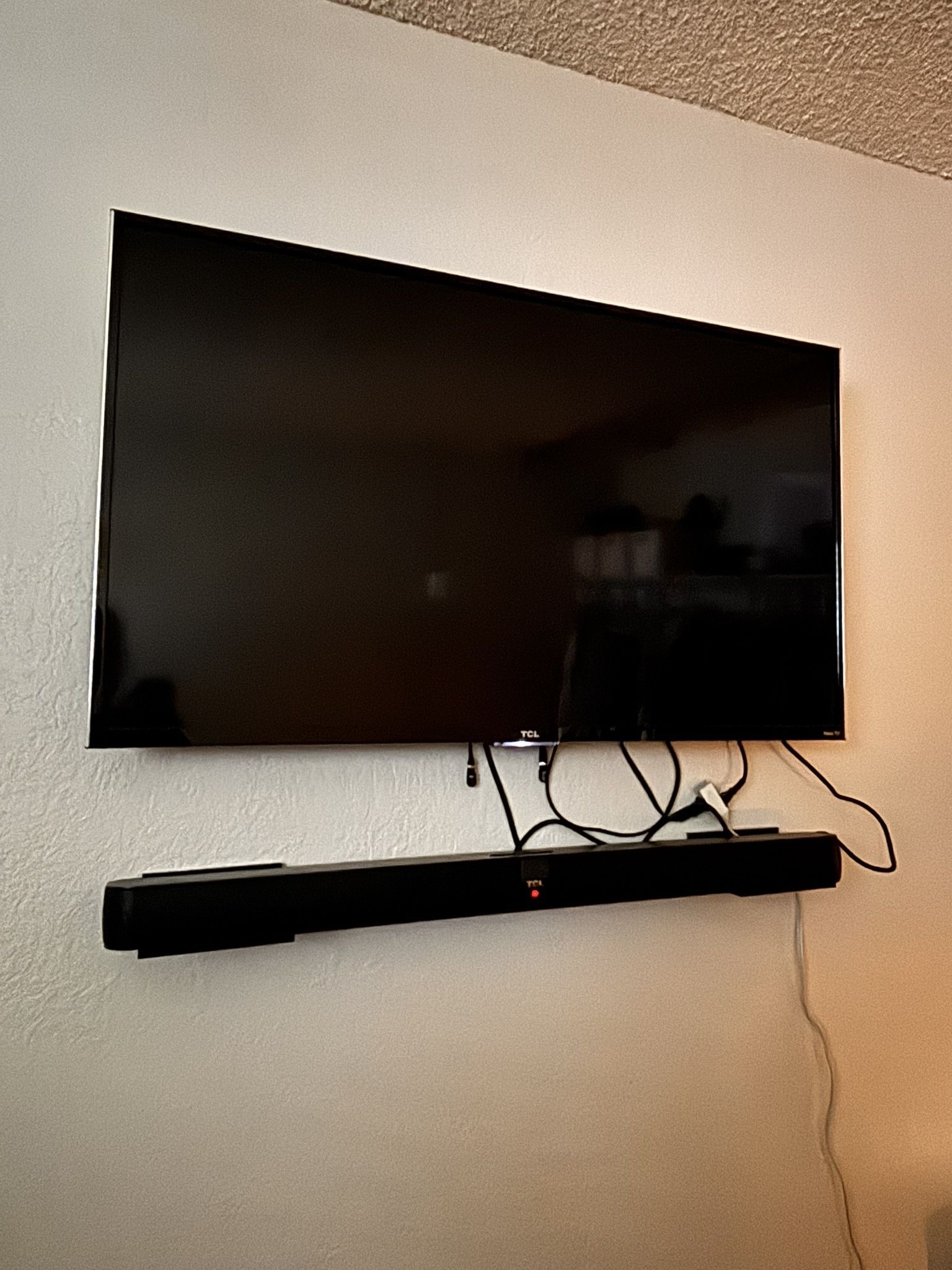 TCL Roku Smart TV 50” With Legs