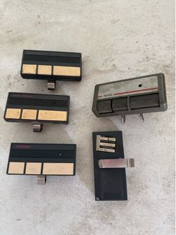 5 working sears craftsmen garage door opener need batteries 139.53778 all for $25 cash 2401 n Euclid ave Upland 91784