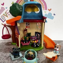 DISNEY PUPPY DOG PAL DOGGIE PLAYSET WITH SLIDE & SWING! INCLUDES  5 FIGURES AND ACCESSORIES 