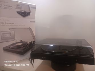 Brookstone USB Turntable Record Player 33/45 RPM - PARTS/REPAIR-Broken Hinge/Mat