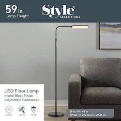 Style Selections LED Floor Lamp Matte Black ( Doesnt turn on)
