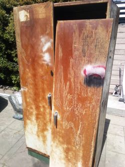 Metal cabinet
