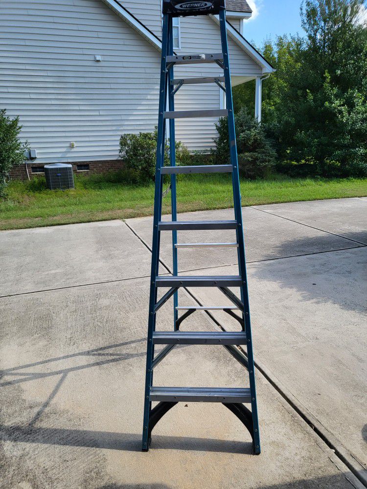 Werner 8 Ft Fiberglass Ladder