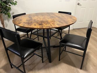 ROUND DINING TABLE 51” WOOD AND METAL (COMES WITH 4 LEATHER CHAIRS) RETAIL: $150