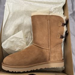 Women’s Uggs Bailey Bow II Chestnut Size 8