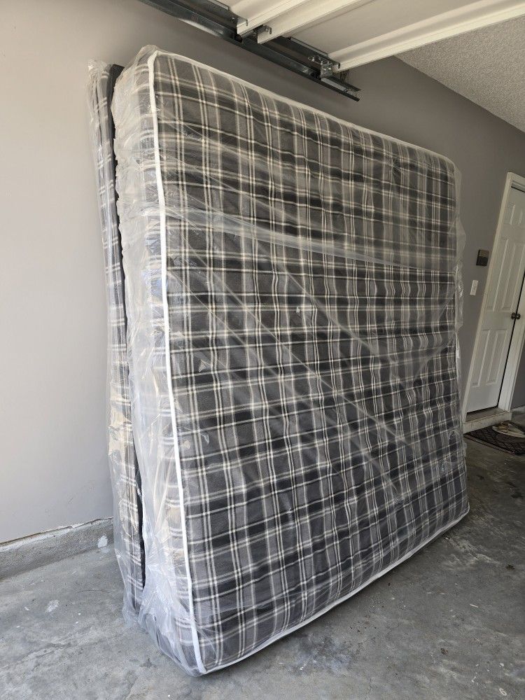 KING MATTRESS WITH BOX SPRING