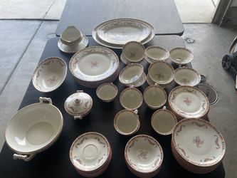 Czechoslovakia 70 Pieces Dinner Set.