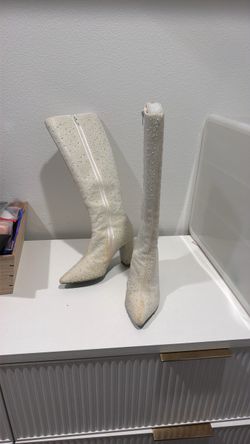 6M women’s Betsy Johnson boots