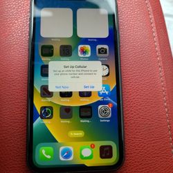 Apple iPhone 11 Like New Paid Off unlocked For Any Network With Charger And Extras 