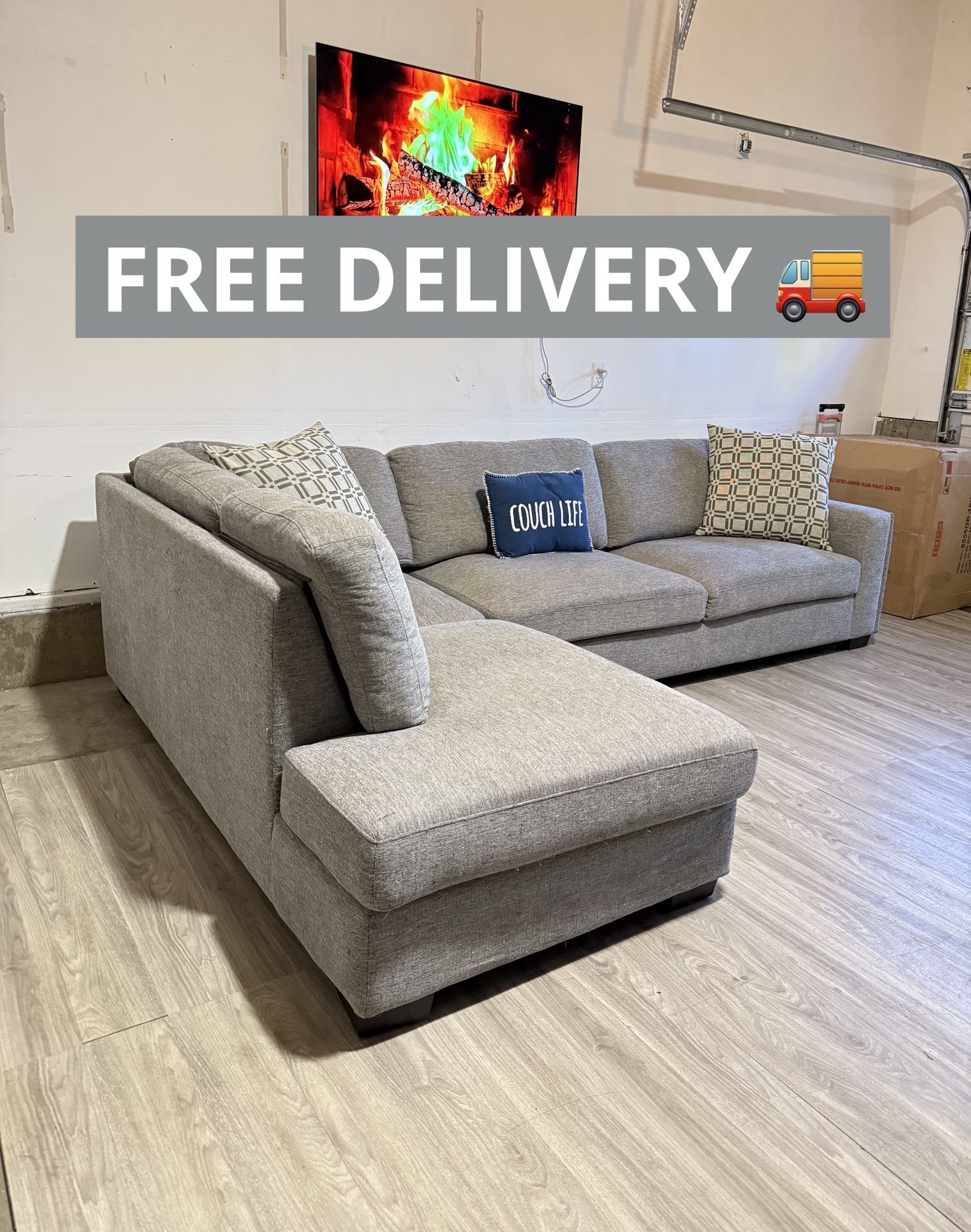 Large Costco Sectional Couch 🛋️ - FREE DELIVERY 🚚