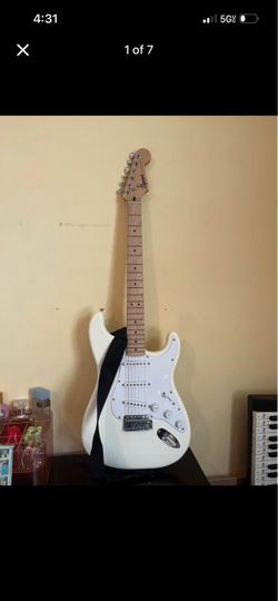 Squier Stratocaster Electric Guitar + Frontman 10G Amp + Fender Gig Bag