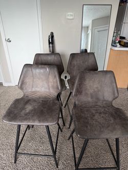 4 high chairs