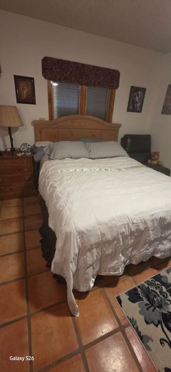 QUEEN BED