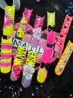 Press on nails