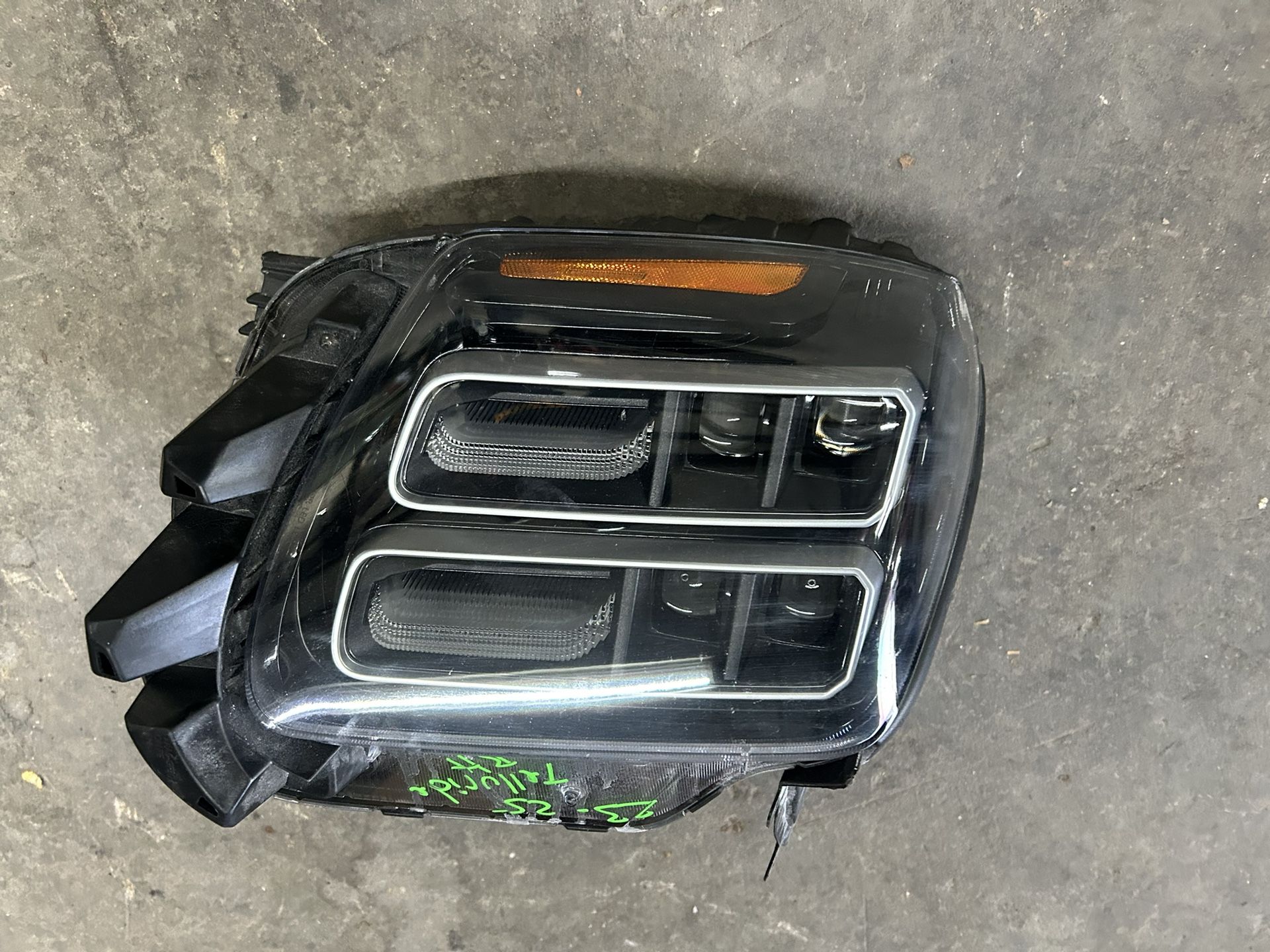 2023-25 KIA TELLURIDE RH HEADLIGHT FULL LED OEM