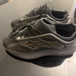 Yeezy 700 V3 Black - Excellent Condition