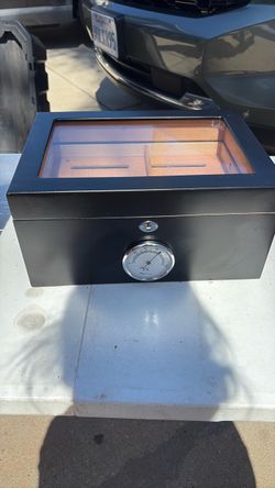 Black humidor