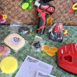 Milwaukee
M12 12V Lithium-Ion Cordless Variable Speed Polisher/Sander Kit W/(2) M12 Batteries, Accessories, Charger & Tool Bag