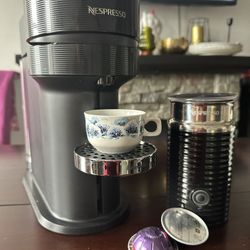 Nespresso Coffee Machine/ Very Good Condition