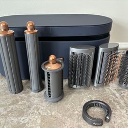 Dyson airwrap storage case and attachments for long hair
