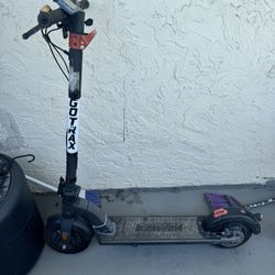 Gotrax E Scooter ( Parts Only) Doesn’t Turn On