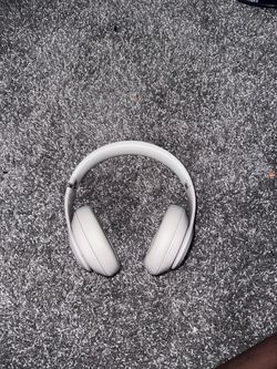 Beats Studio Pro Premium Wireless Over-Ear Headphones in the Sandstone colorway