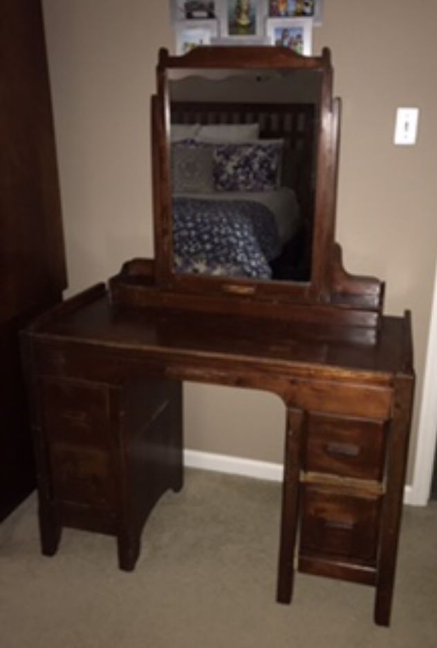 Antique Vanity With Mirror