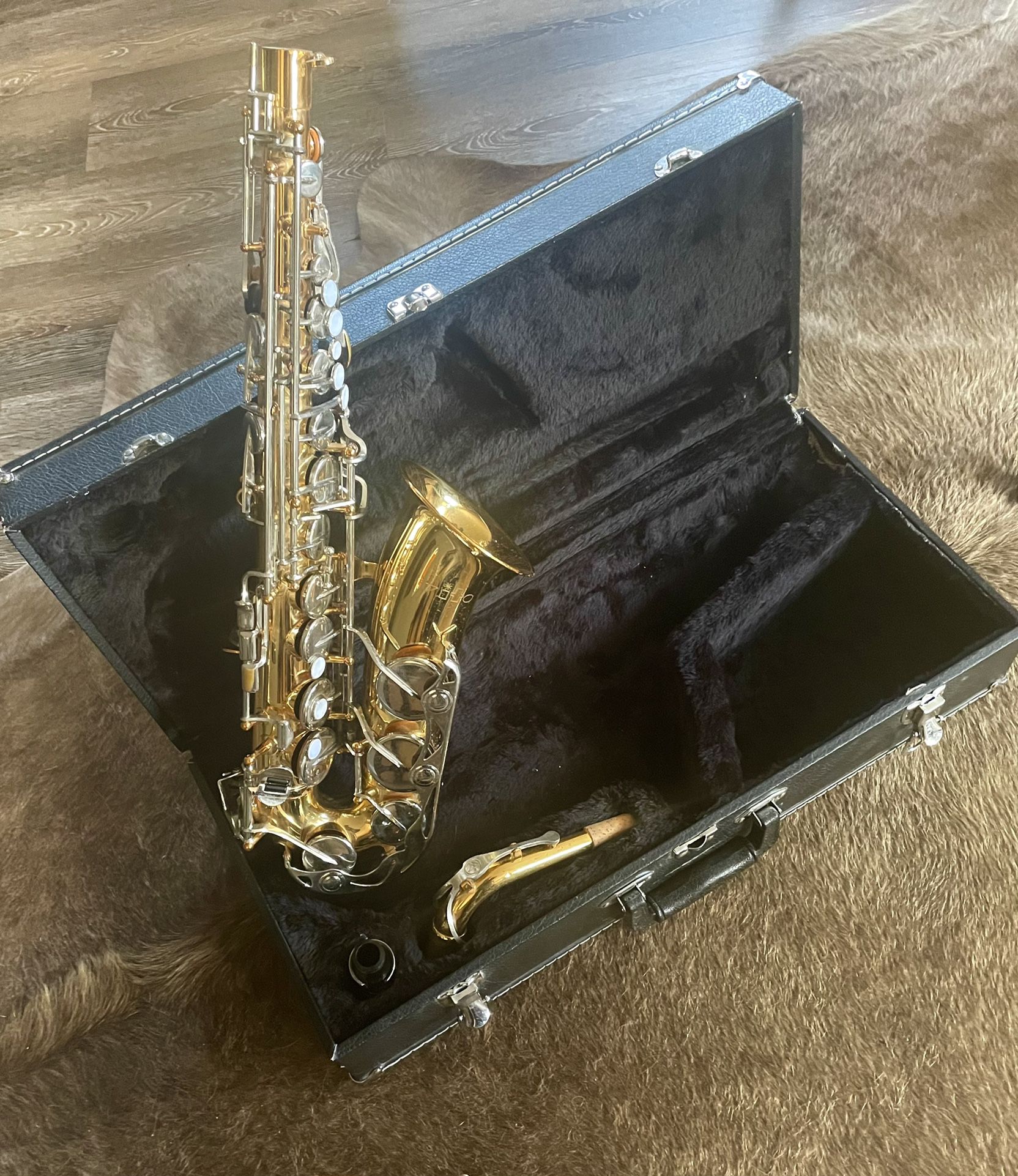 Alto Vito Saxophone & Case 