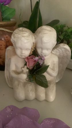 Double Cherub Angel Figurine with Flowers