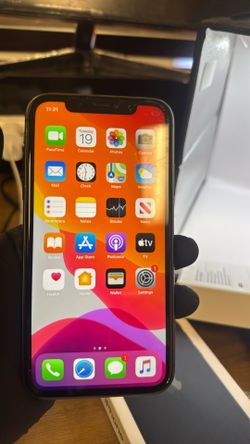 iPhone 11 Cricket Bundle. Comes With Headset And Fast Charger