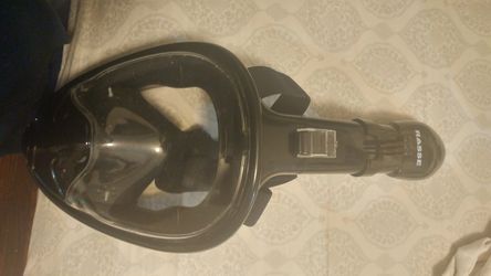 2 Snorkel masks and action camera with 2 batteries