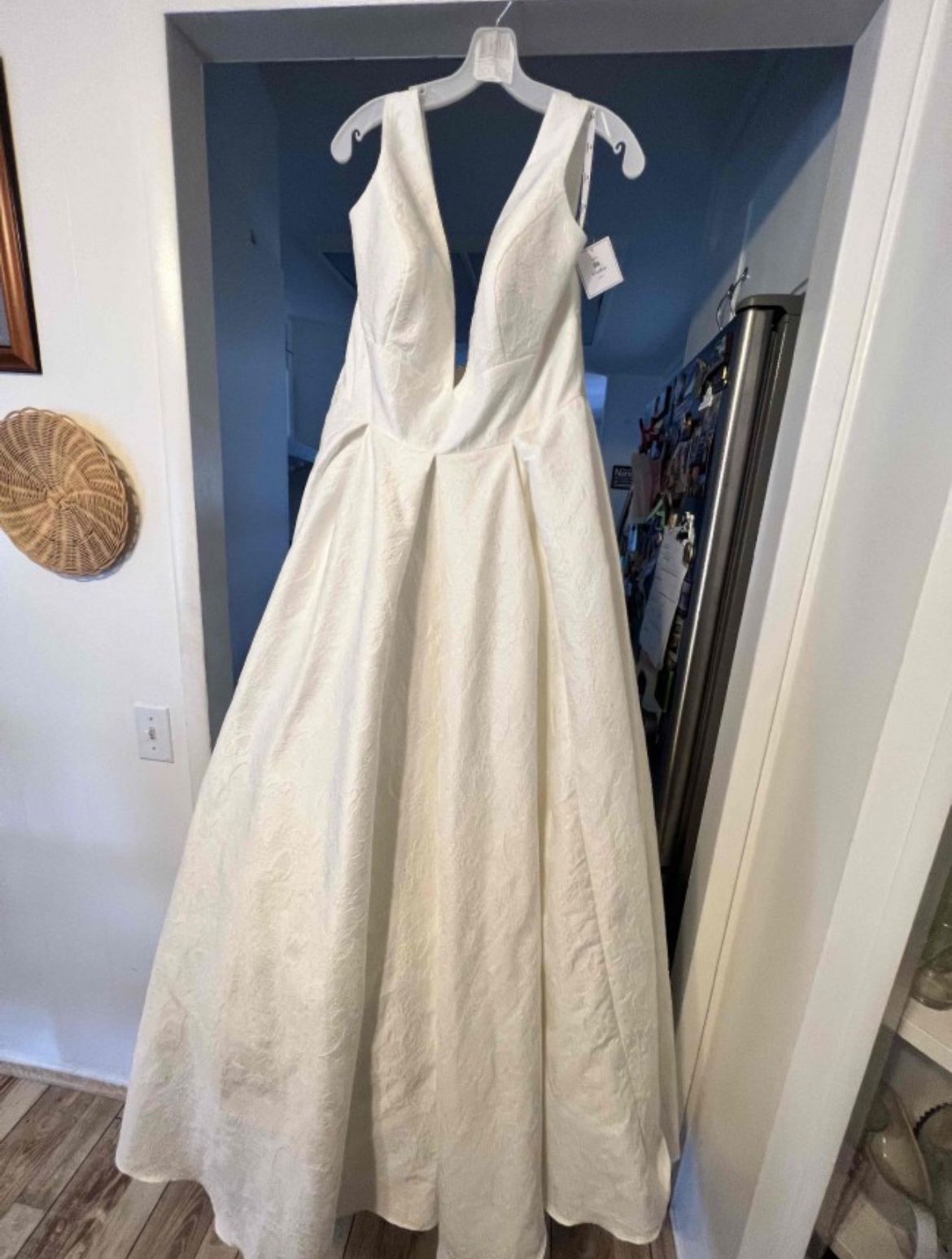 Size 16x- DB Studio-Ivory Jacquard Wedding Dress