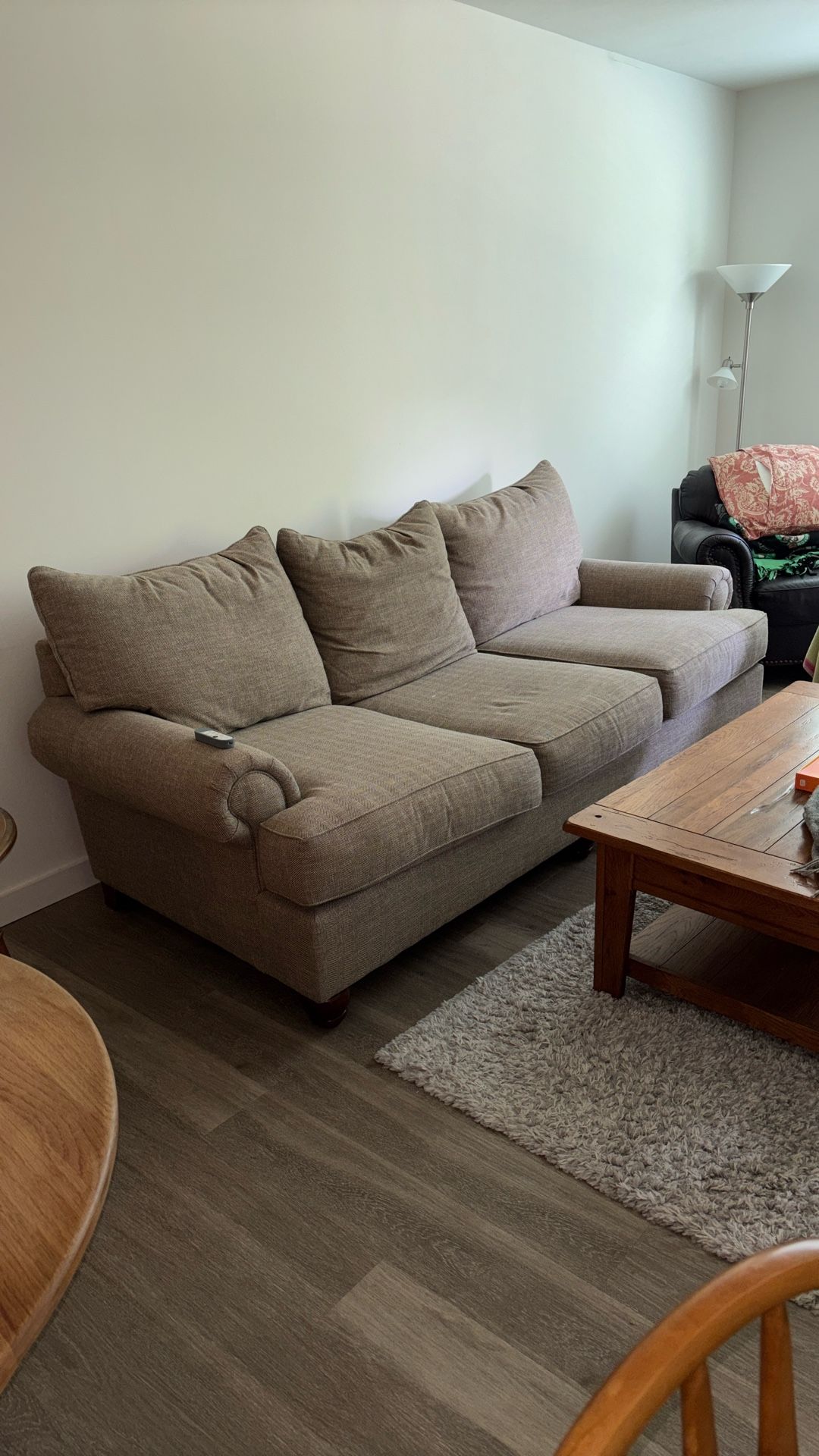 Large couch, Beige / Tan