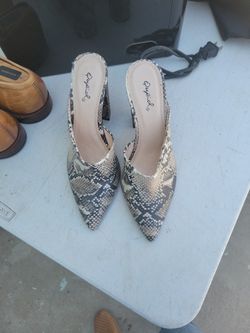 Womans Slip On Heels SIZE 6