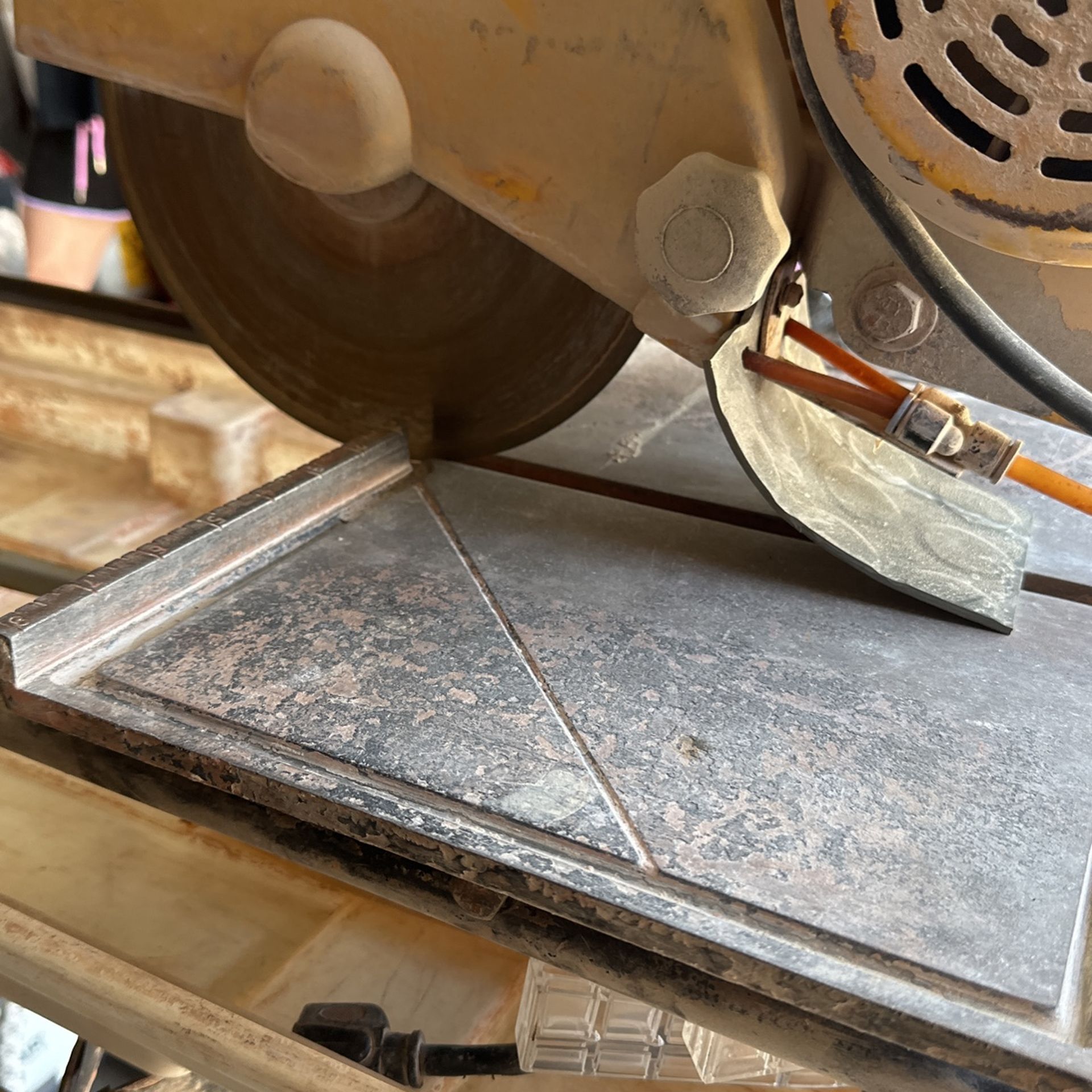 QEP 60010 TILE SAW Used Wet Tile Saw with Stand 2 Hp for Sale in