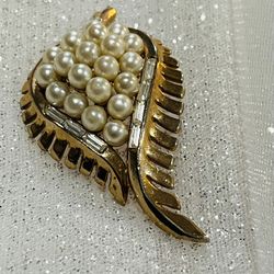 Beautiful Vintage Trifari Leaf Brooch, Faux Pearl