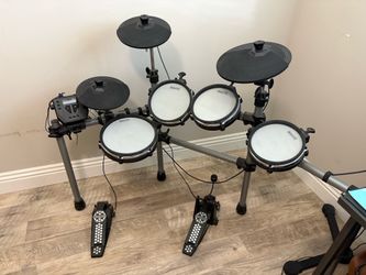 Simmons electronic drum kit with mesh heads