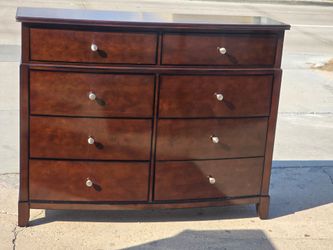 DRESSER
