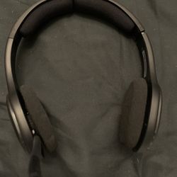 Logic headphones with the USB Bluetooth chip